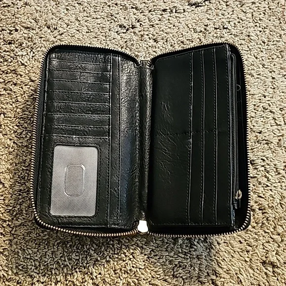 The Fossil Women's Liza Leather Zip Around Clutch Wallet - Picture 5 of 5